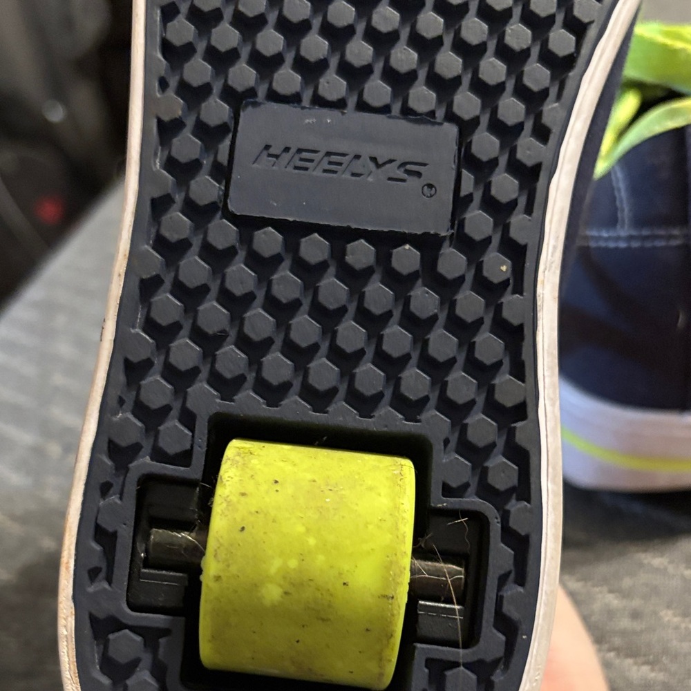 Heelys Black Sneakers with Neon Green Accents - Picture 4 of 4